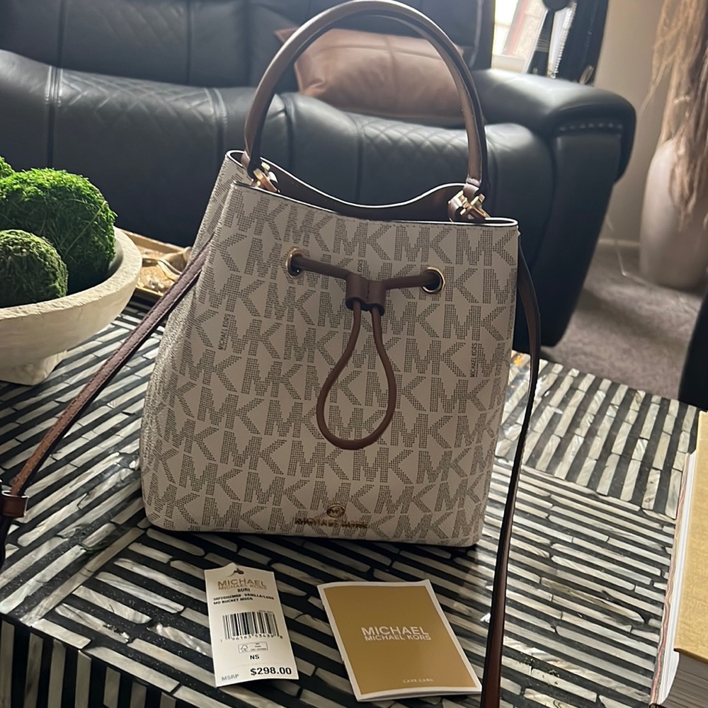 Authentic ❤️Sold❤️Michael kors SURI bag - Picture 1 of 7